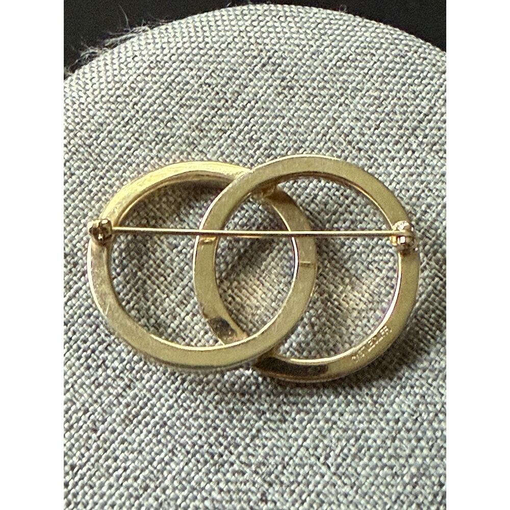 Vintage Gold Tone Signed Castlecliff Double Interlocking Circle Eternity Brooch - Picture 2 of 4